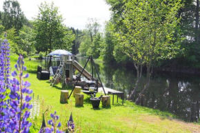 Riverside Bliss Cozy Apartment near Tvedestrand